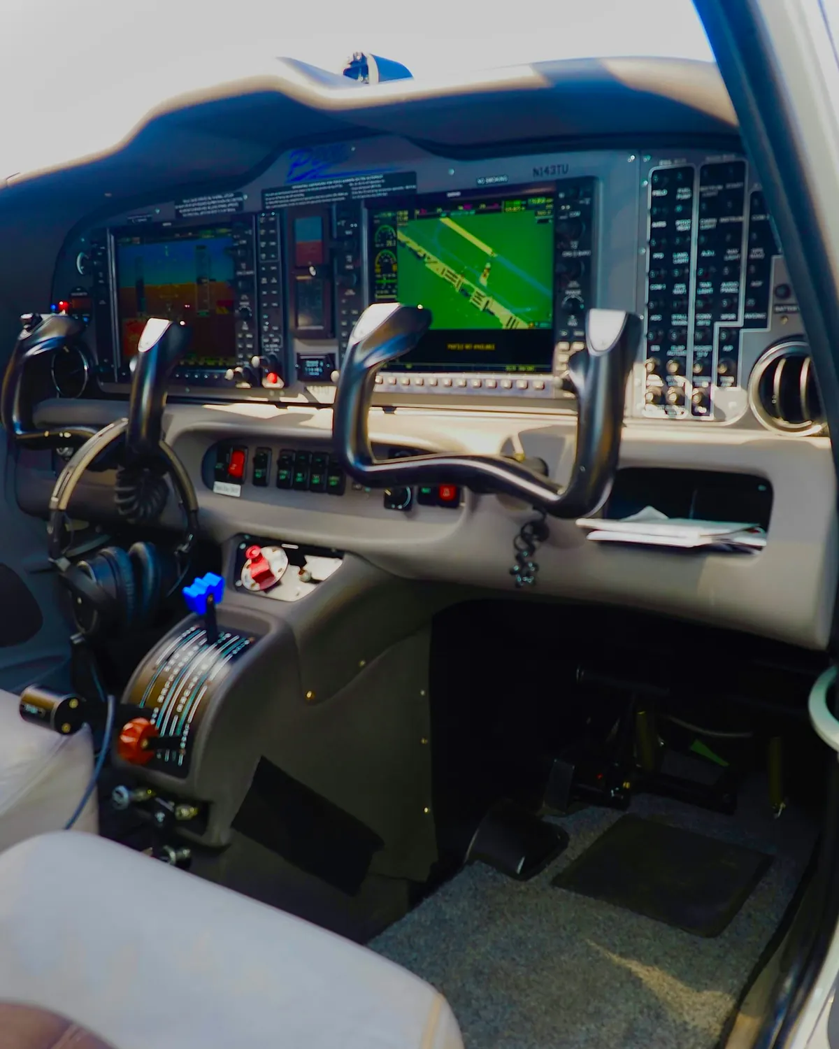 Glass cockpit instrument panel of a business aircraft